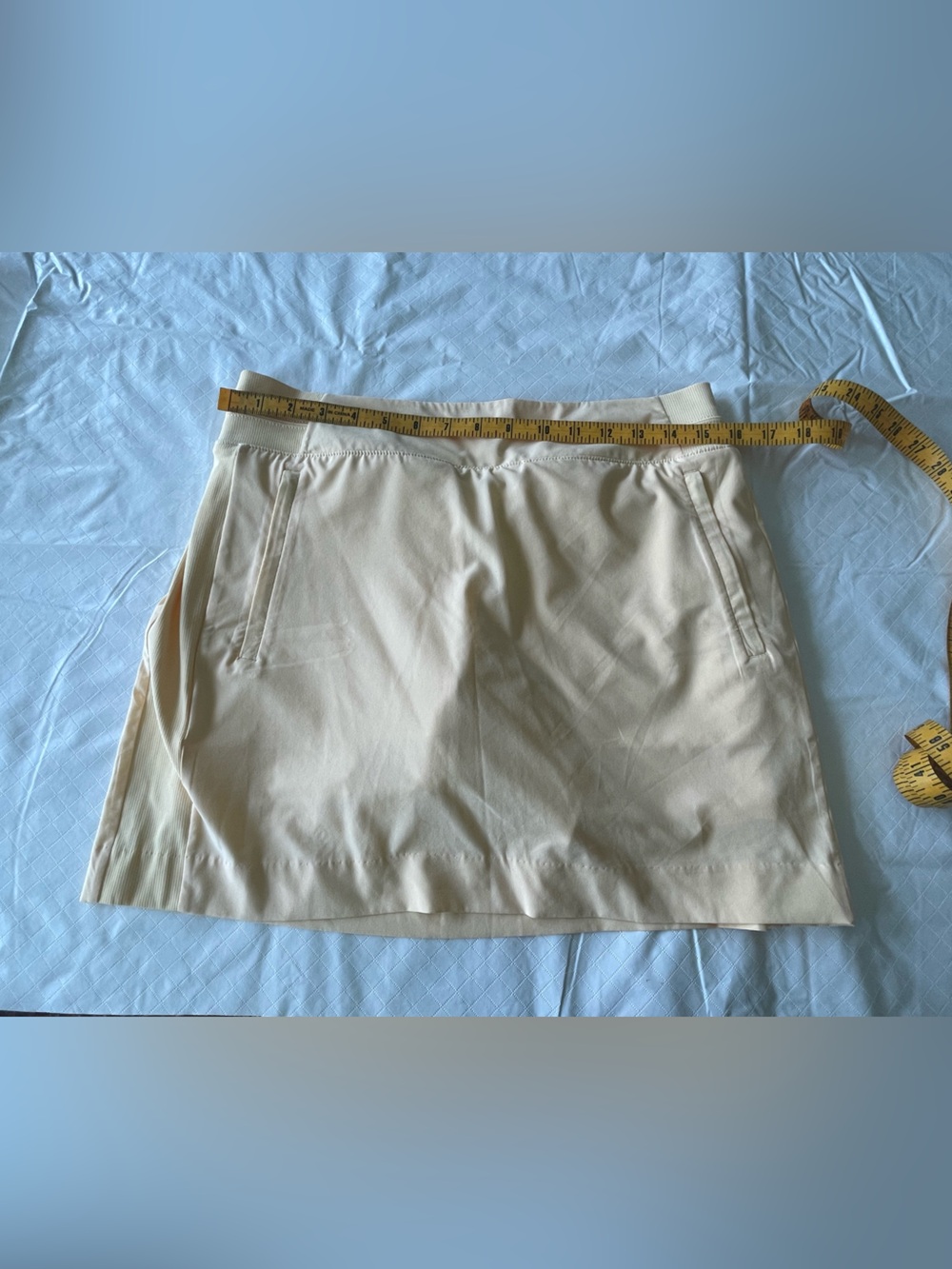 ATHLETA pale butter yellow skort with Front Pockets